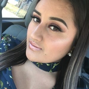 Meet your Posher, Adilene